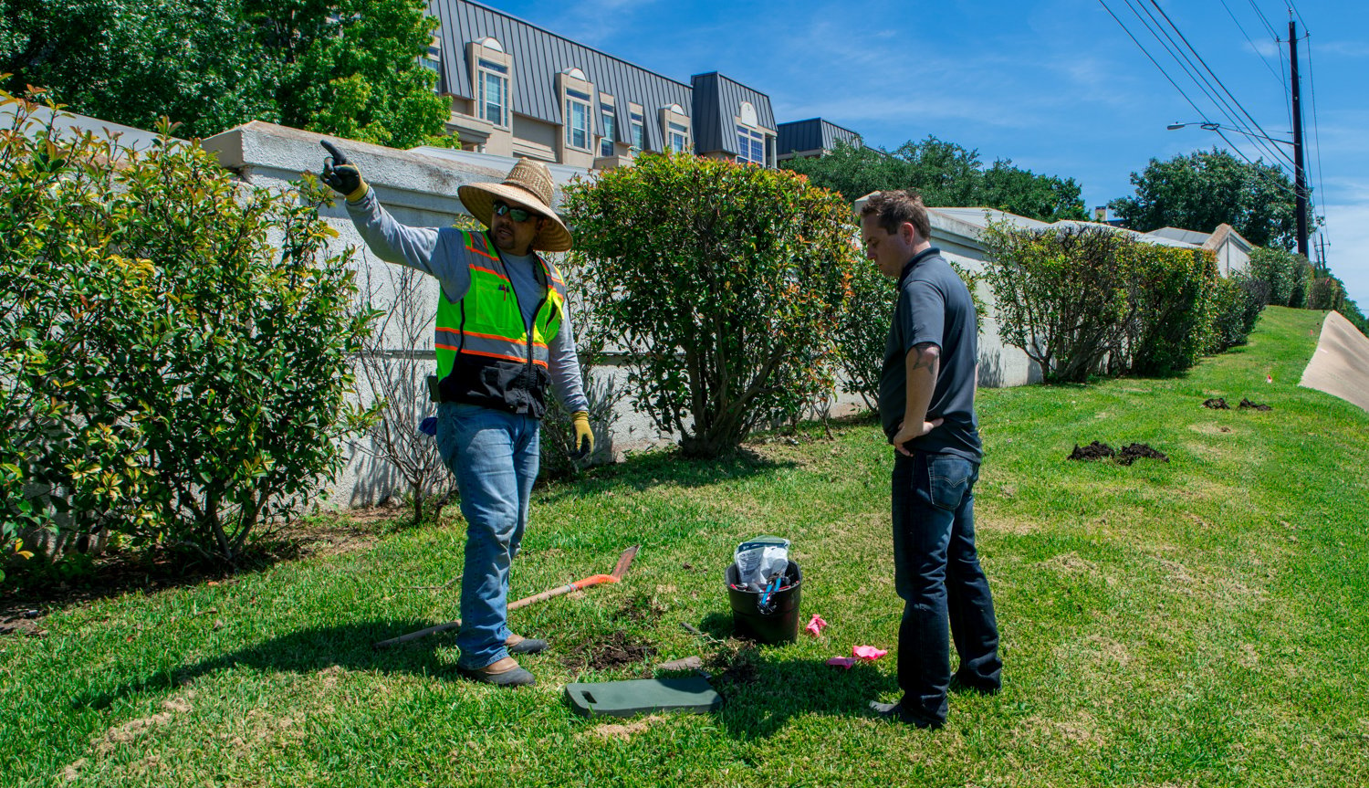 commercial landscapers installing irrigation 