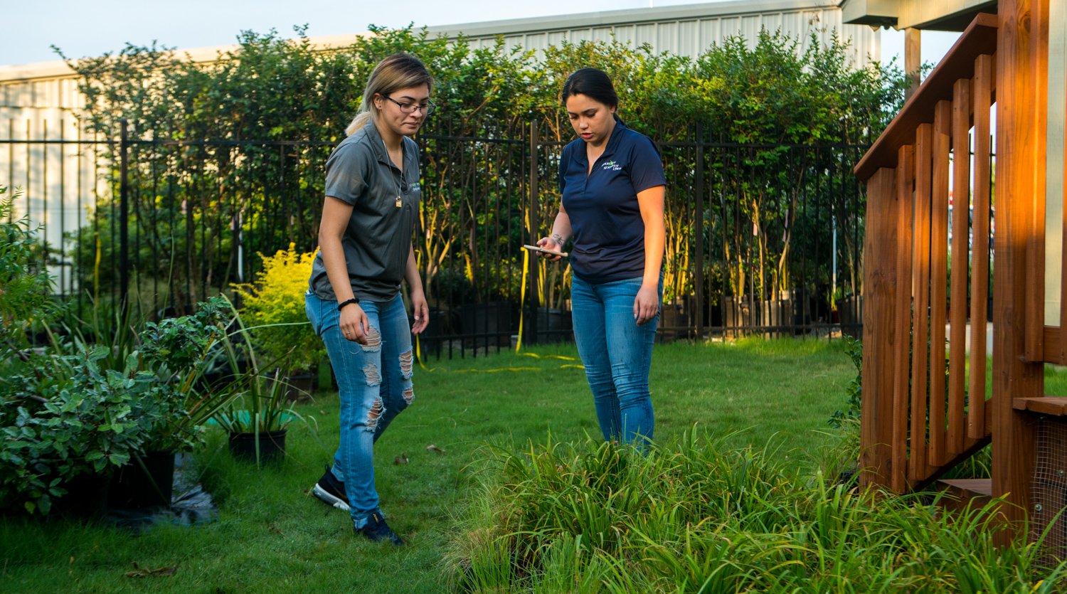 landscape professionals choosing native plants