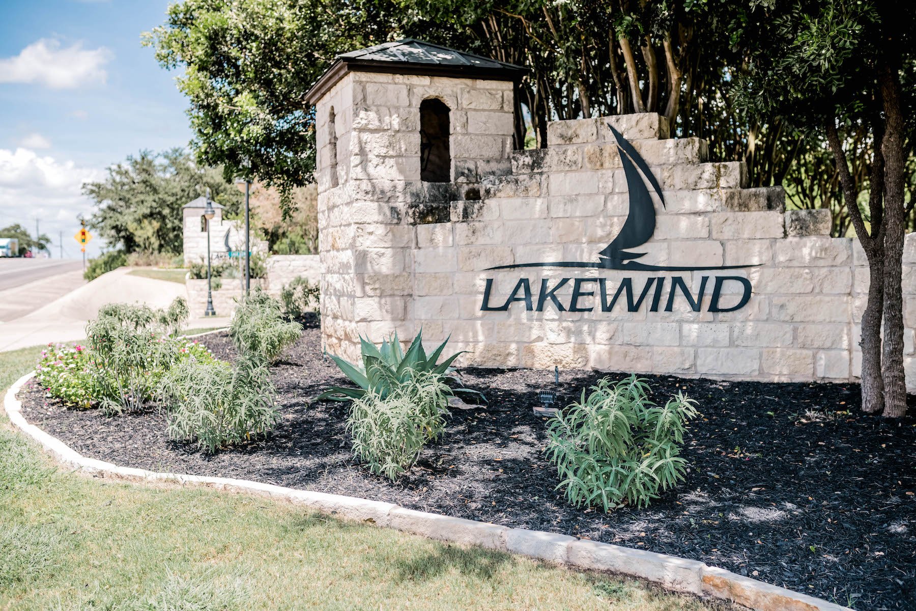 Lakewind entrance with Bambook Muhly