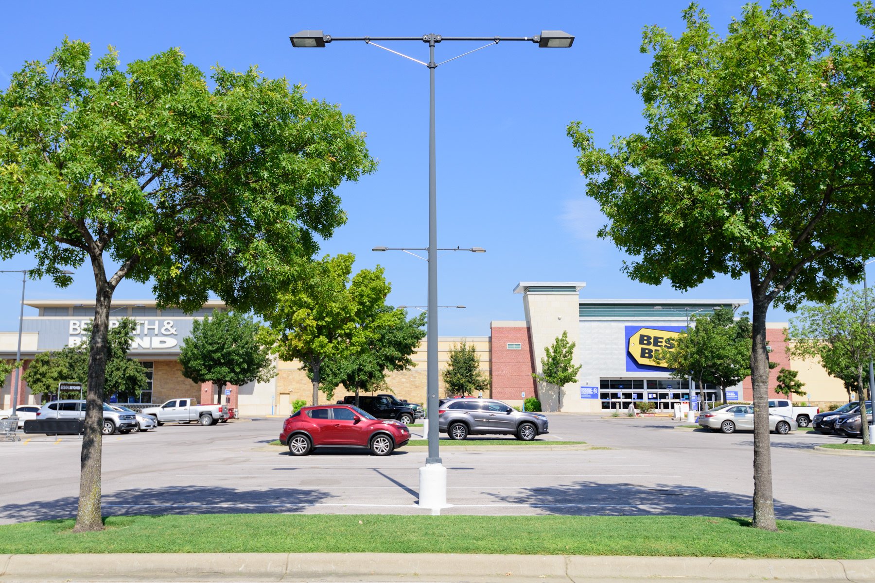 commercial-landscape-shopping center-parking lot-plants-trees