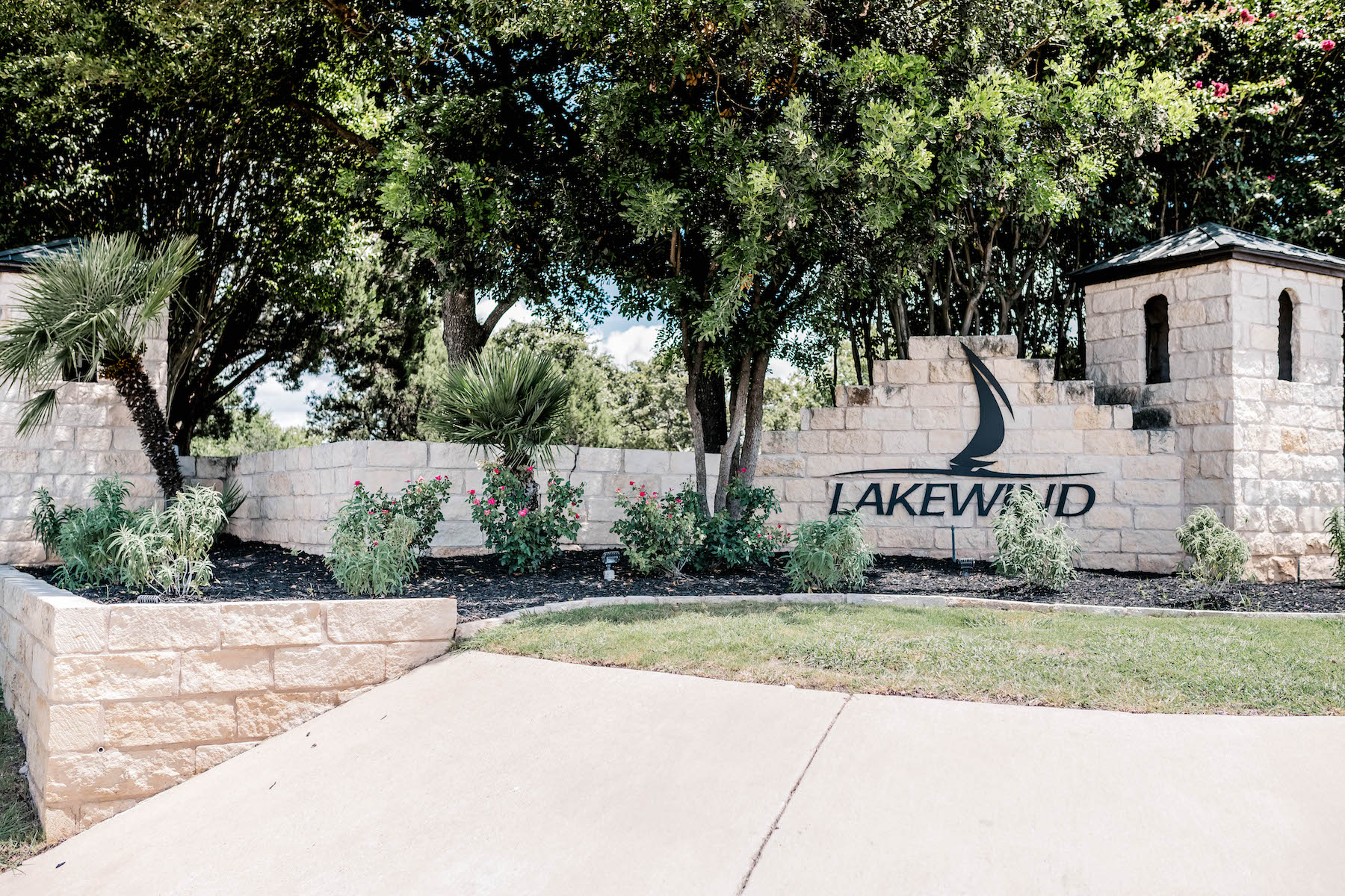 Lakewind entrance landscape installation