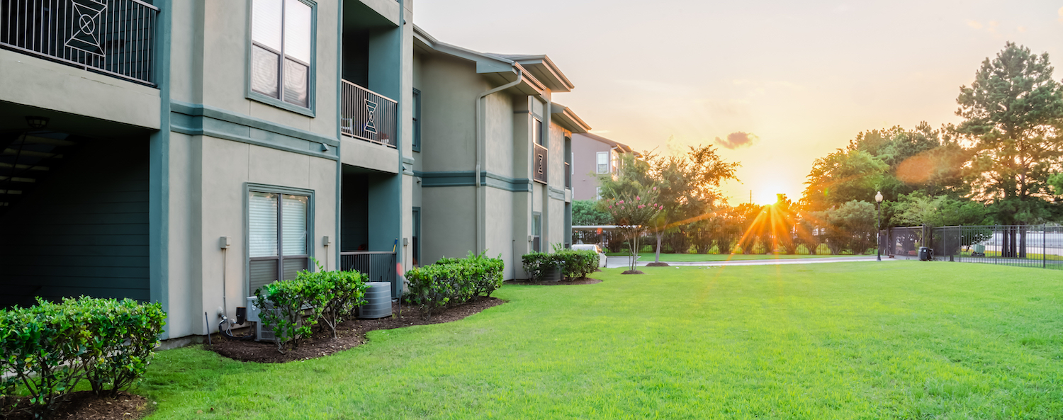 lawn-apartments-sunrise-green-grass-shurbs